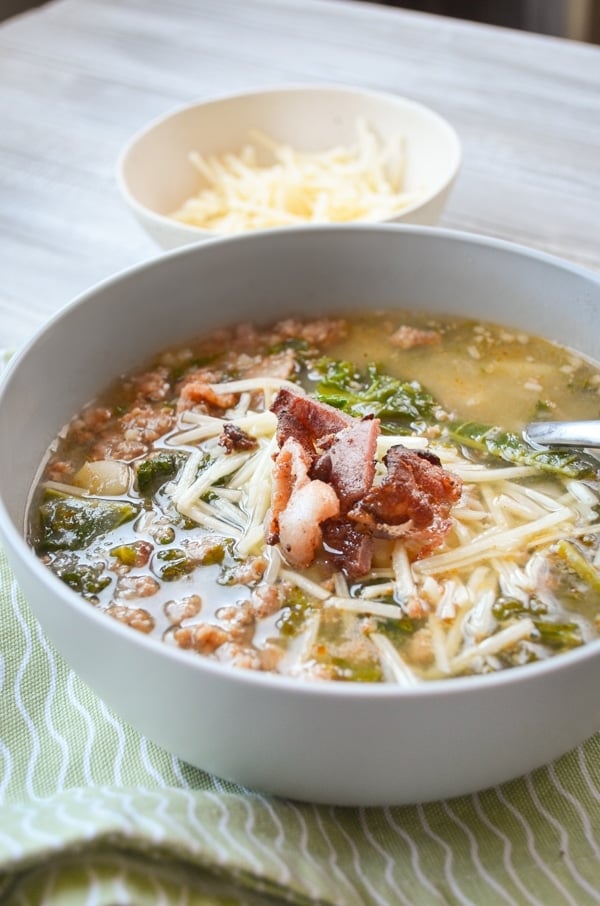Why go out to eat when you can make it yourself at home? You're just going to love this Olive Garden Copycat INSTANT POT Zuppa Toscana. That's right, INSTANT POT! It doesn't get easier than this.