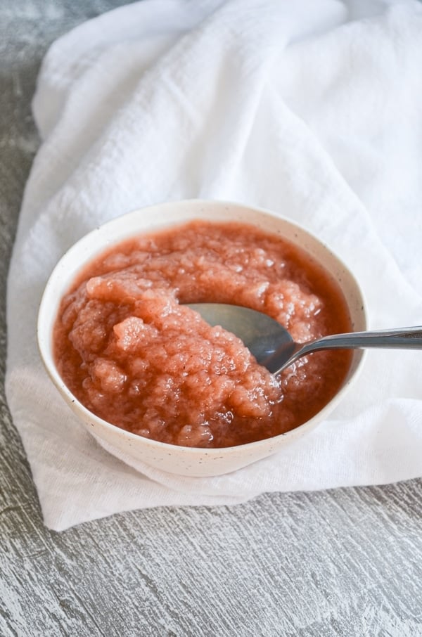 Make a Healthy Homemade Applesauce in the Instant Pot! No added sugar, completely from scratch, and flavored with just a hint of cinnamon! A healthy version of a kid favorite! 